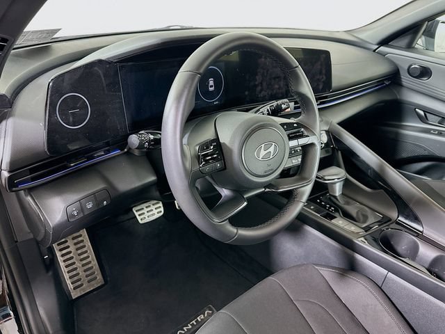 Certified 2025 Hyundai Elantra SEL FWD image 11