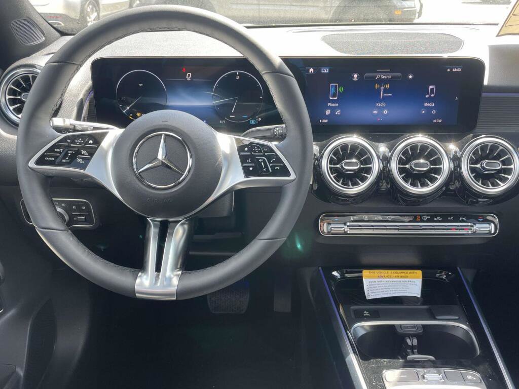 New 2026 Mercedes-Benz GLB 250 4MATIC image 2