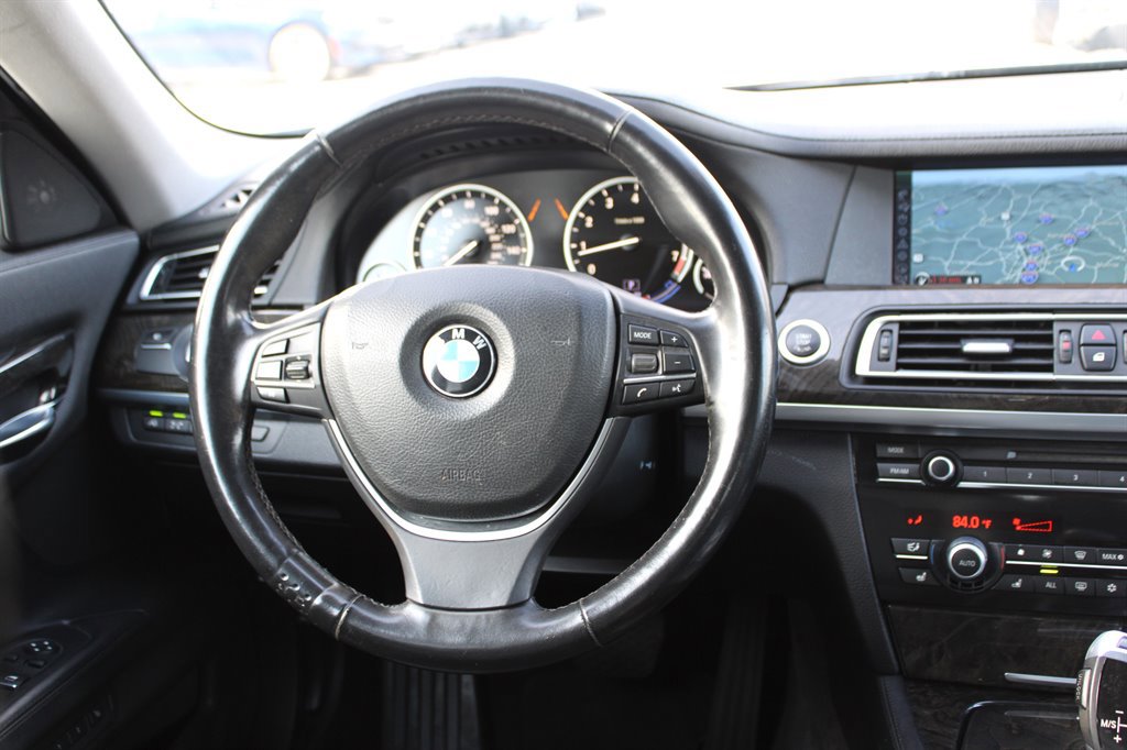 Used 2012 BMW 750i xDrive image 13