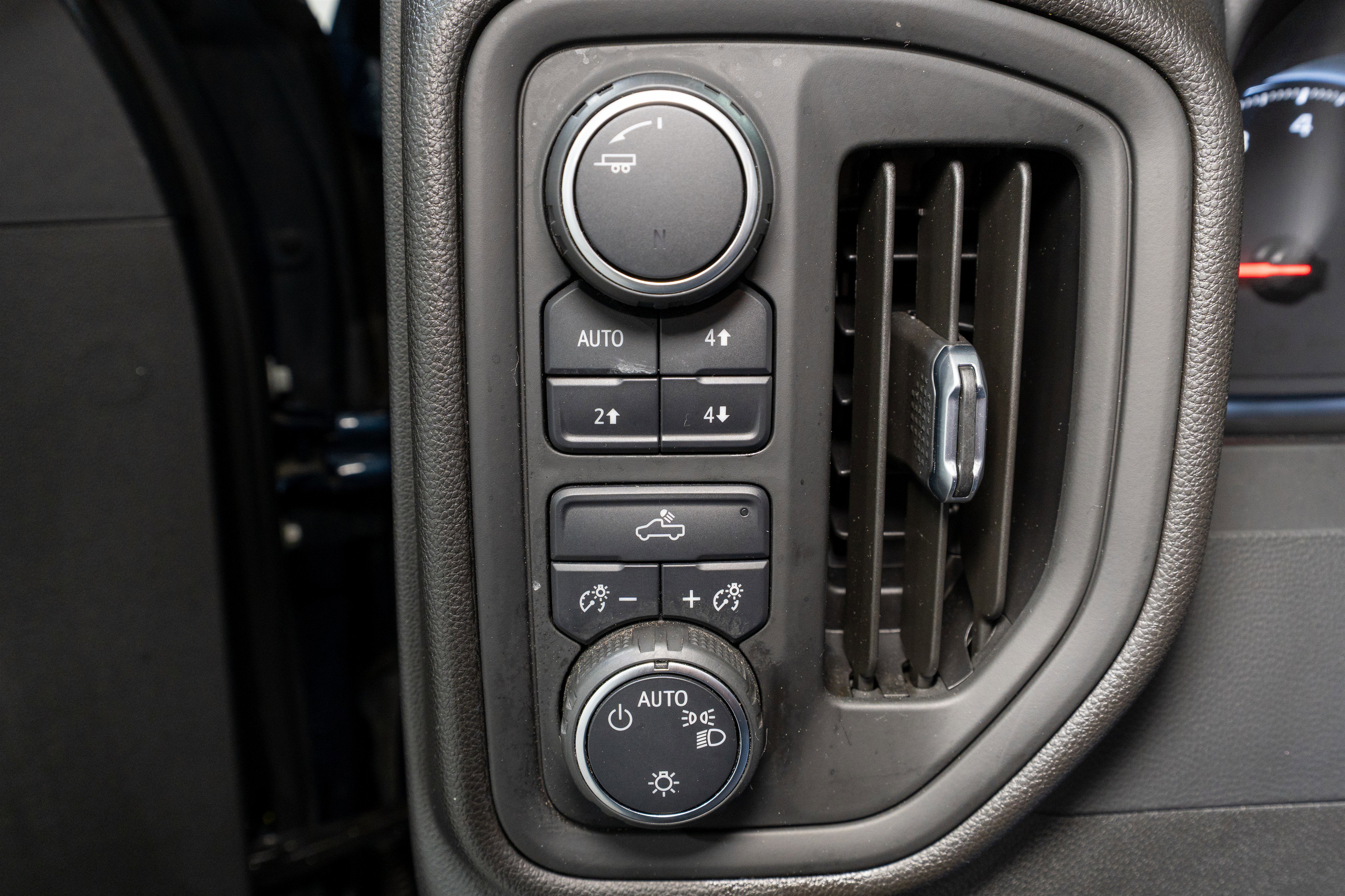 Used 2021 Chevrolet Silverado 1500 Custom Trail Boss image 27