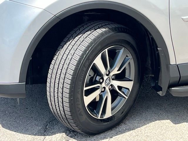 Used 2017 Toyota RAV4 XLE AWD/4WD image 3