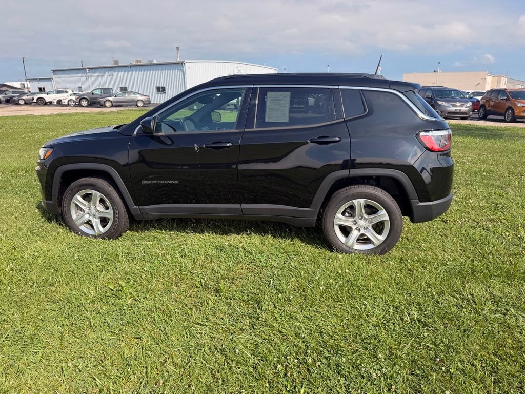 Used 2023 Jeep Compass Latitude AWD/4WD image 4
