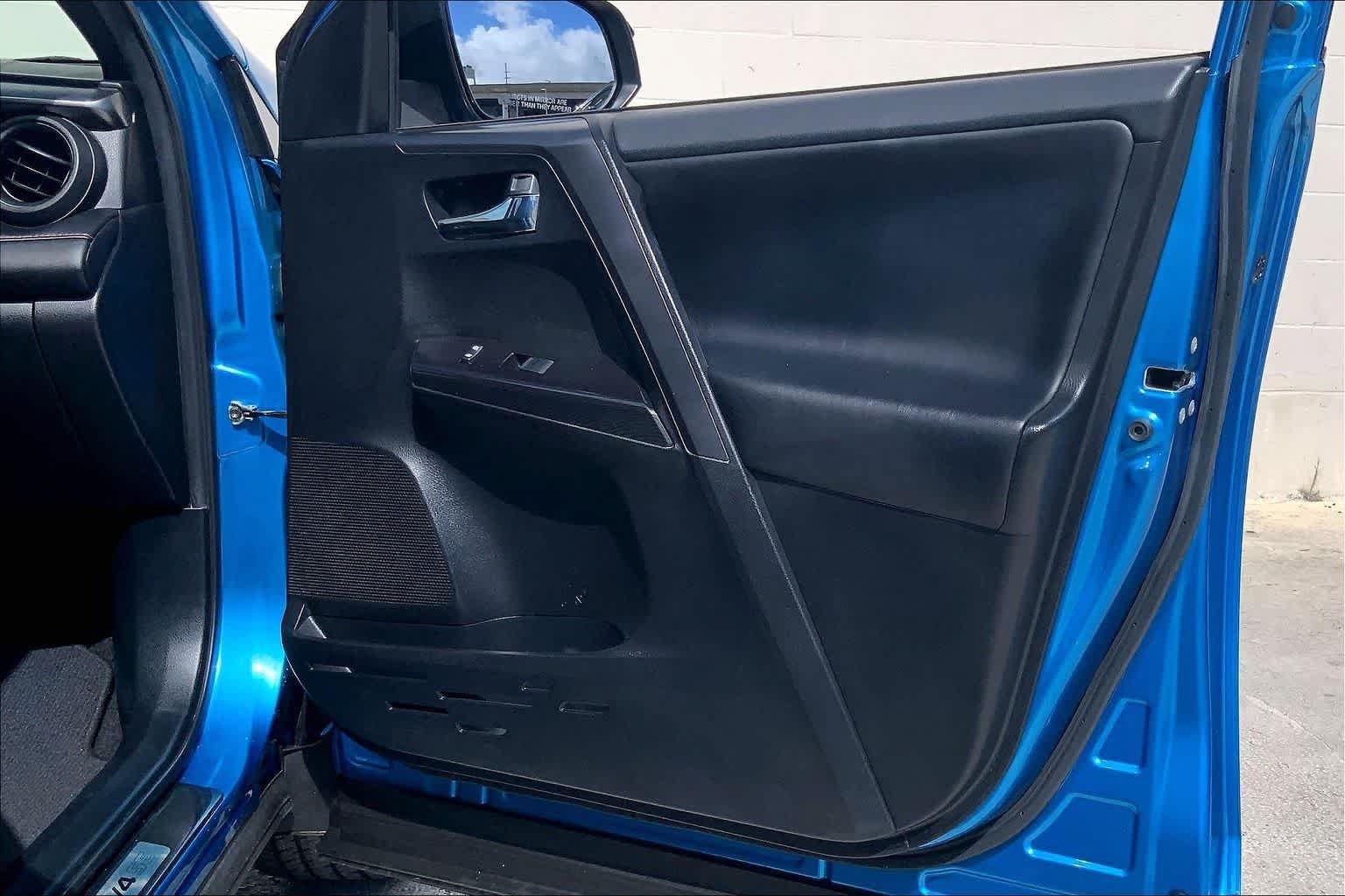 Used 2016 Toyota RAV4 SE FWD image 28