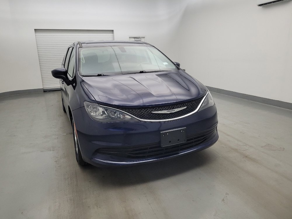 Used 2017 Chrysler Pacifica LX w/ Tire & Wheel Group FWD image 14