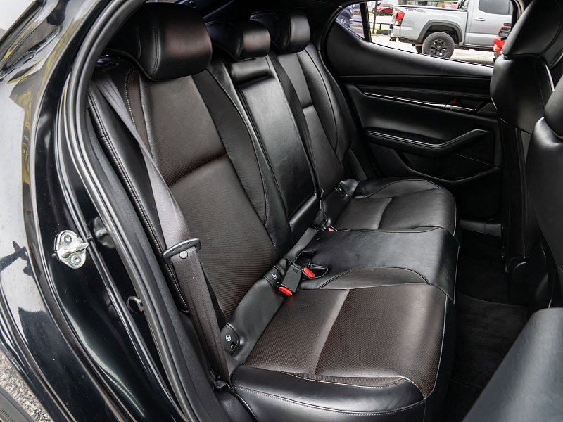 Used 2019 MAZDA MAZDA3 Hatchback w/ Premium Package image 21