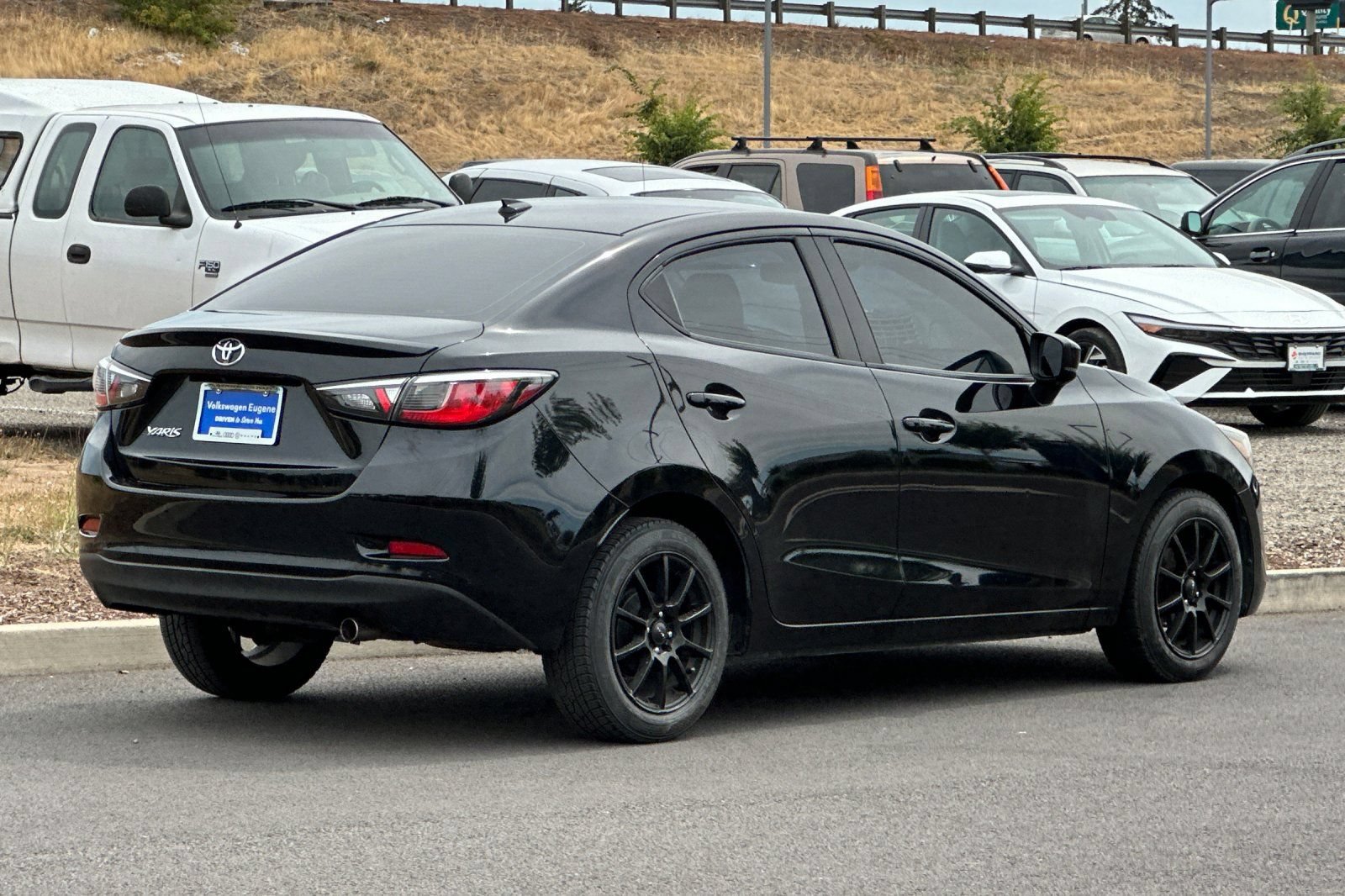 Used 2019 Toyota Yaris LE FWD image 3