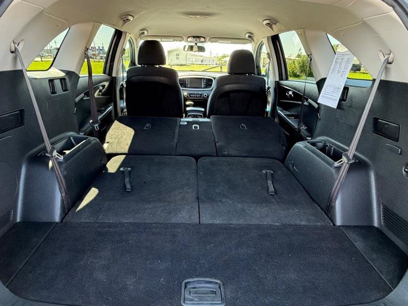 Used 2020 Kia Sorento LX FWD image 28