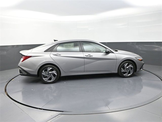 New 2025 Hyundai Elantra SEL image 2