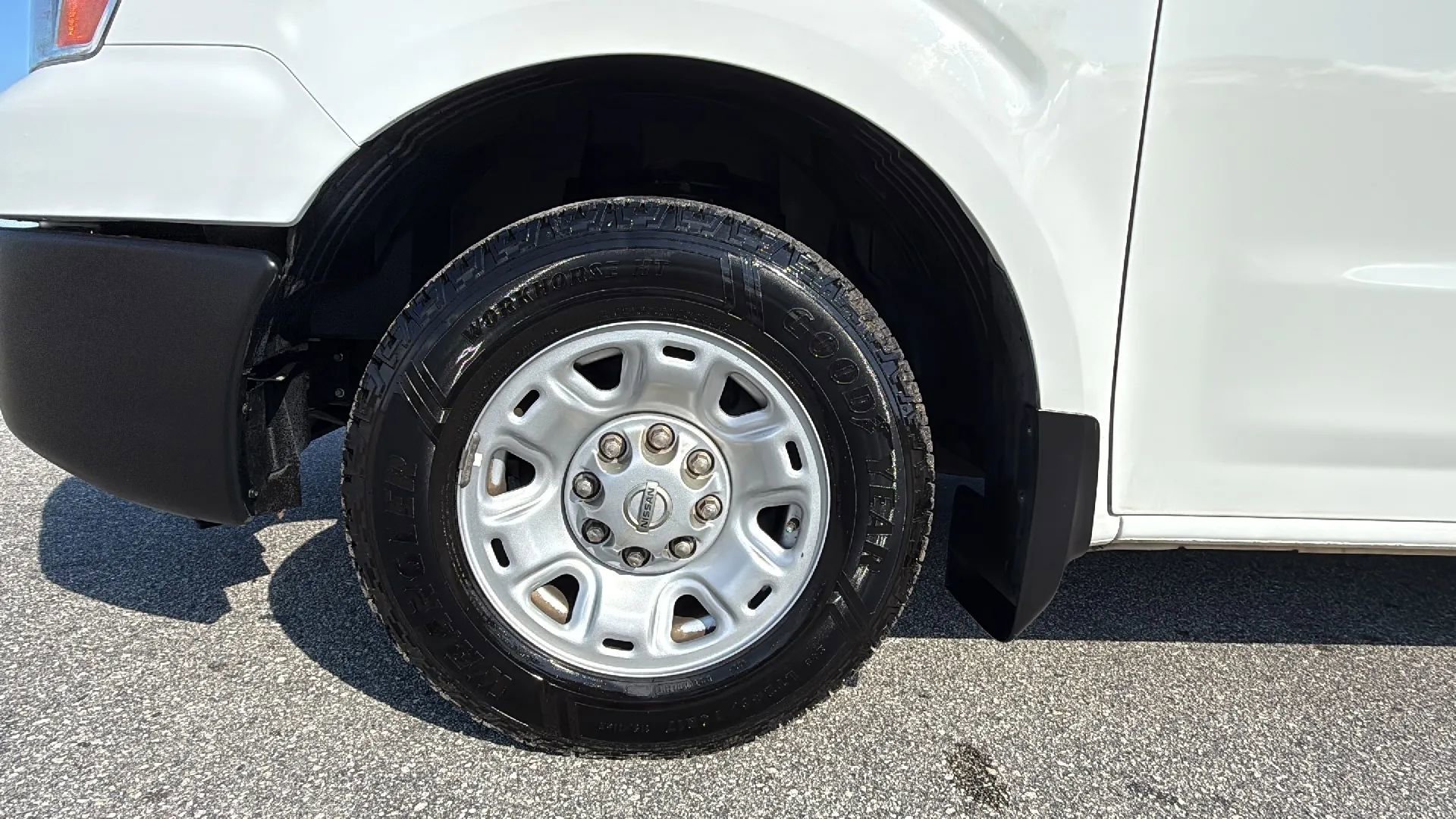 Used 2020 Nissan NV 2500 SV image 21