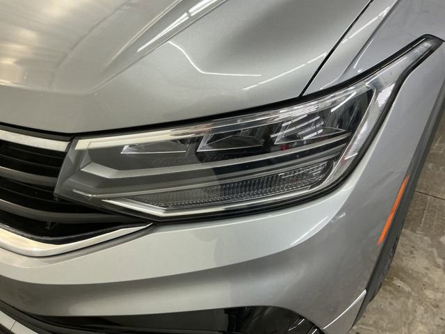 Used 2022 Volkswagen Tiguan SE R-Line image 28