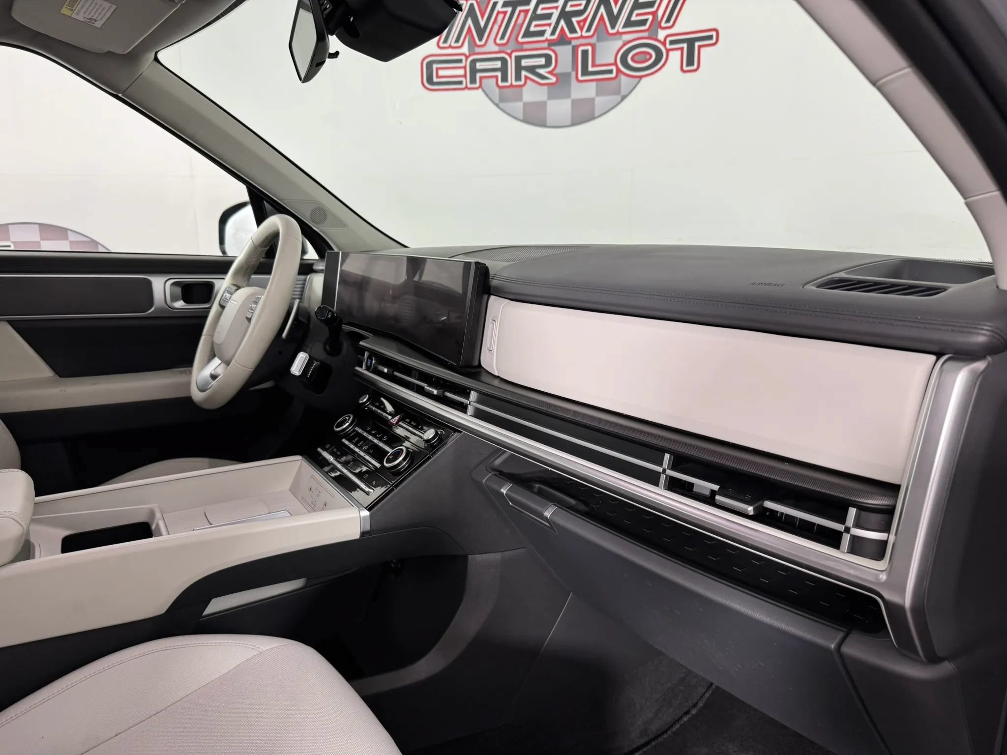 Used 2024 Hyundai Santa Fe SE AWD/4WD image 12