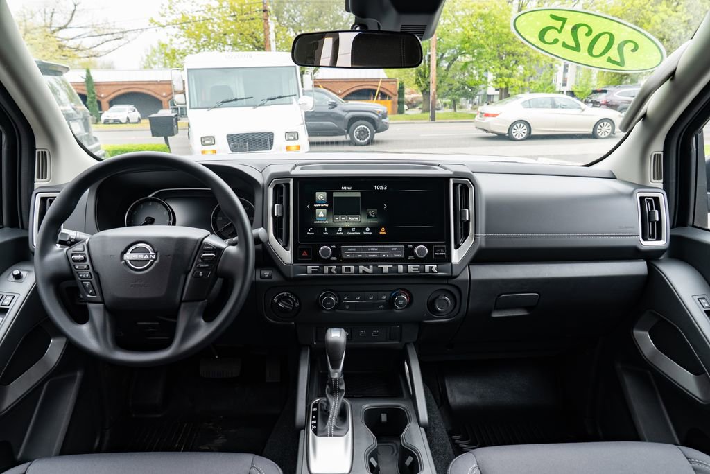 Used 2025 Nissan Frontier SV AWD/4WD image 9
