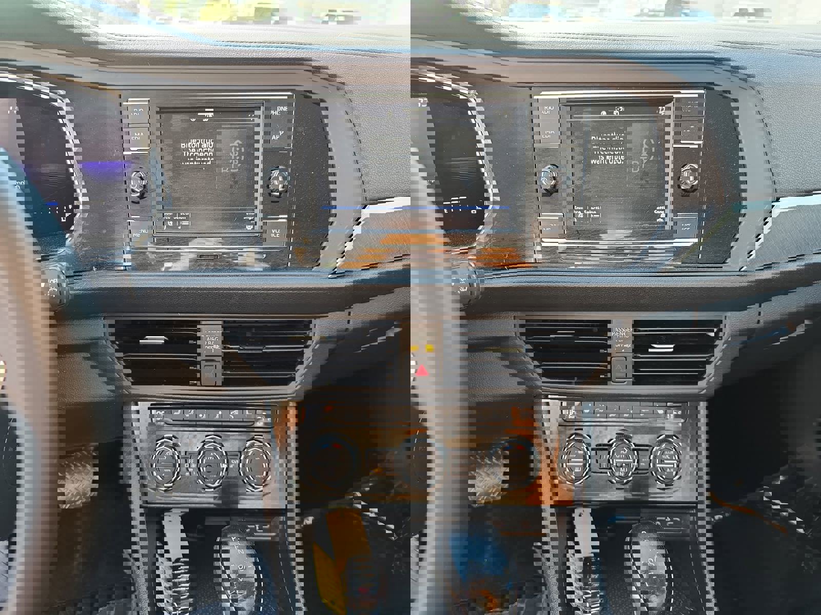 Used 2022 Volkswagen Jetta SE w/ Panoramic Sunroof Package image 24