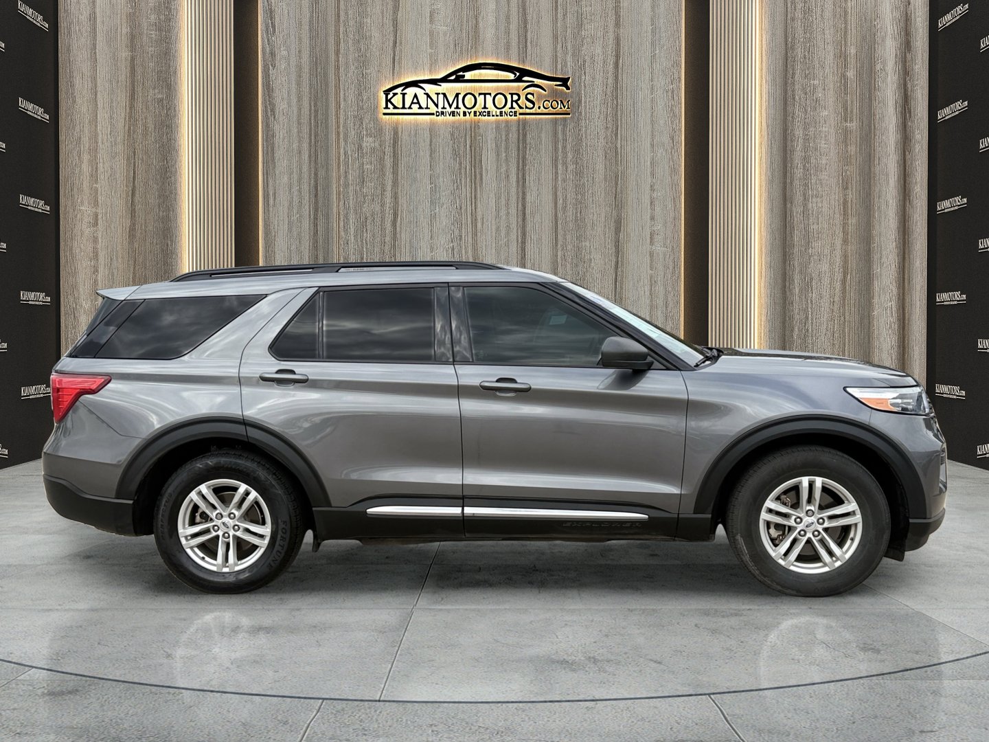 Used 2022 Ford Explorer XLT image 8