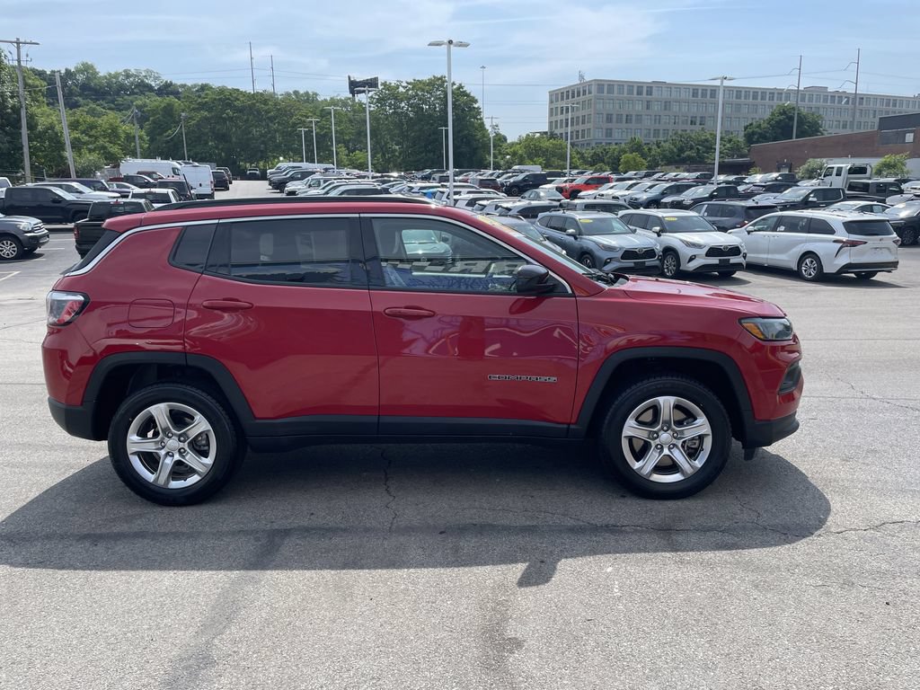 Used 2024 Jeep Compass Latitude AWD/4WD image 7