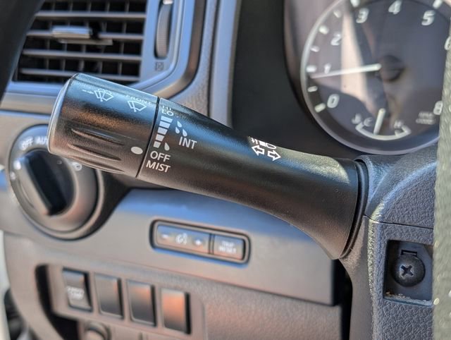 Used 2022 Nissan Titan S image 32