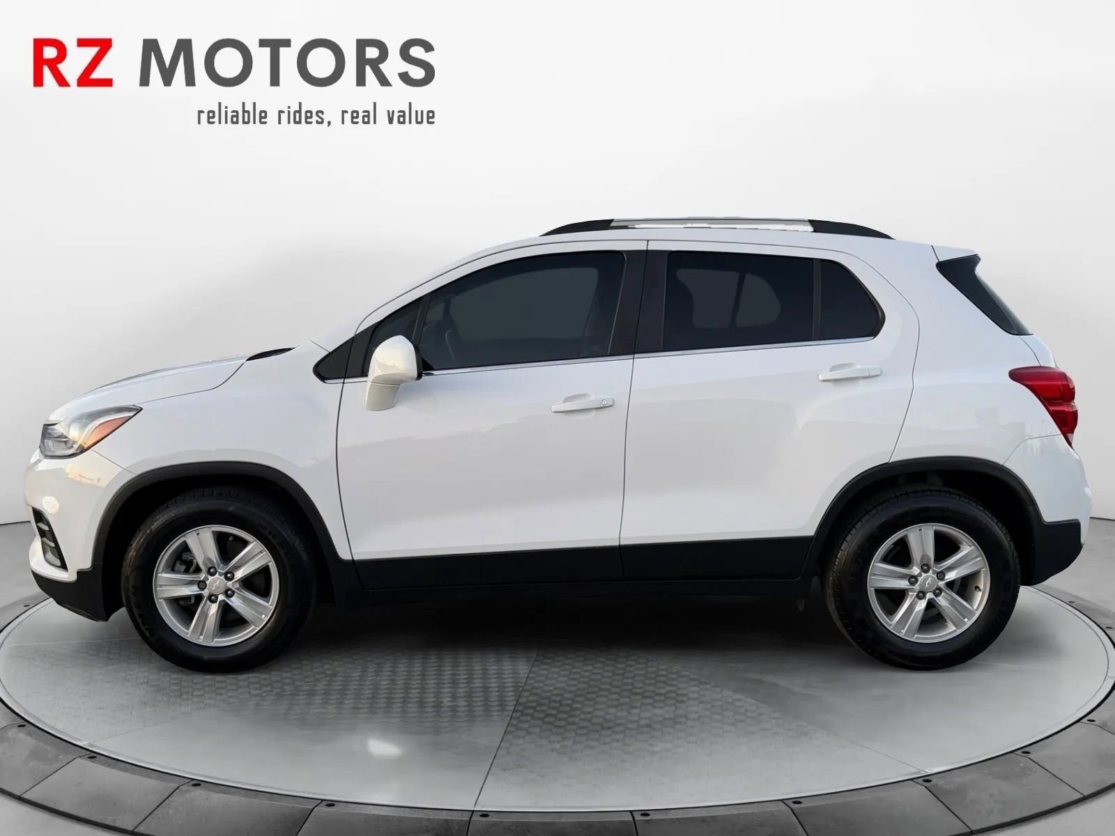 Used 2020 Chevrolet Trax LT image 2