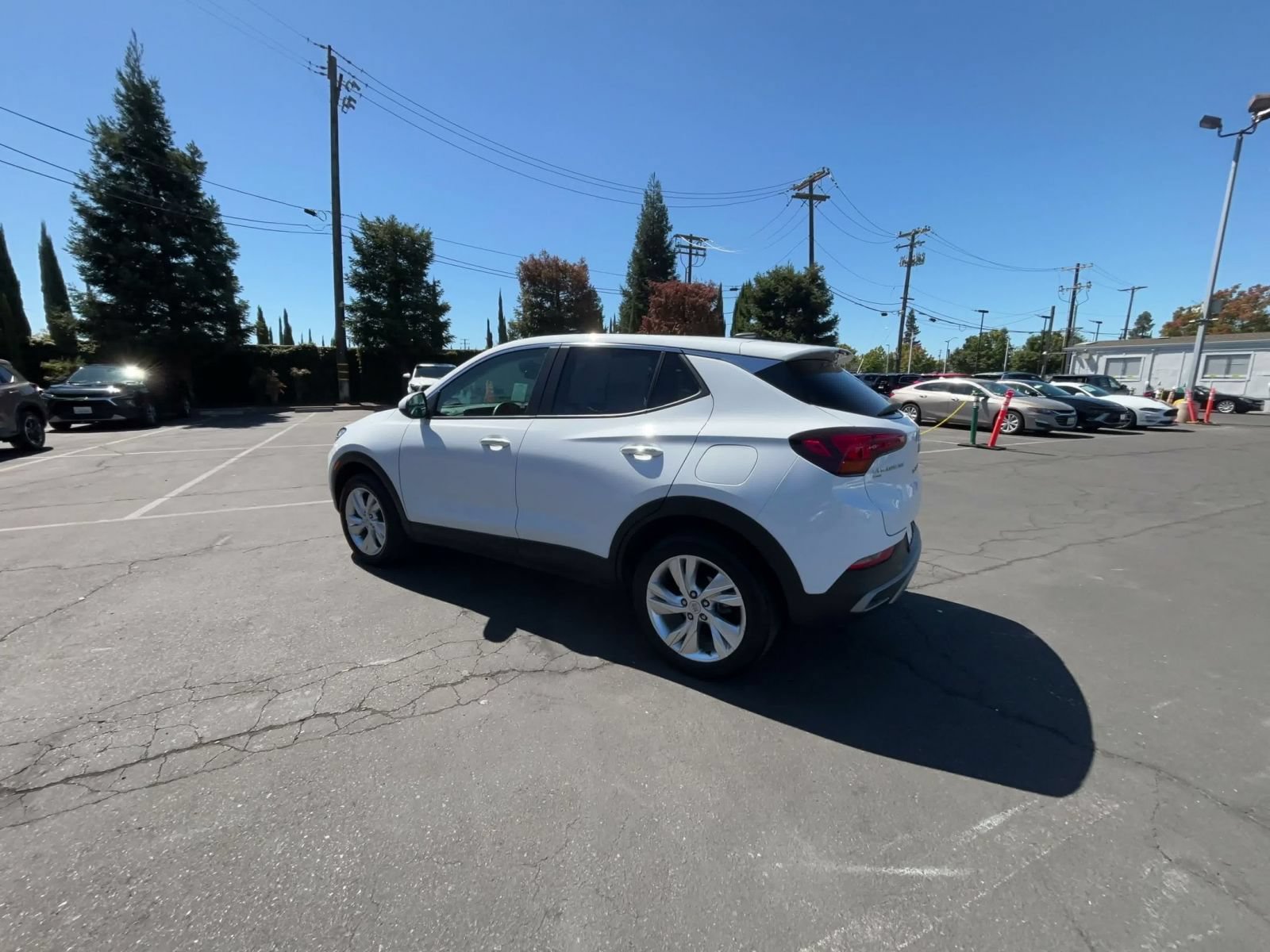 Used 2025 Buick Encore GX Preferred AWD/4WD image 9