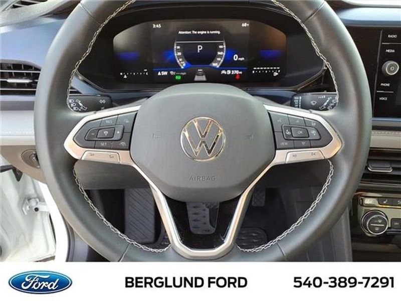 Used 2024 Volkswagen Taos SE image 20