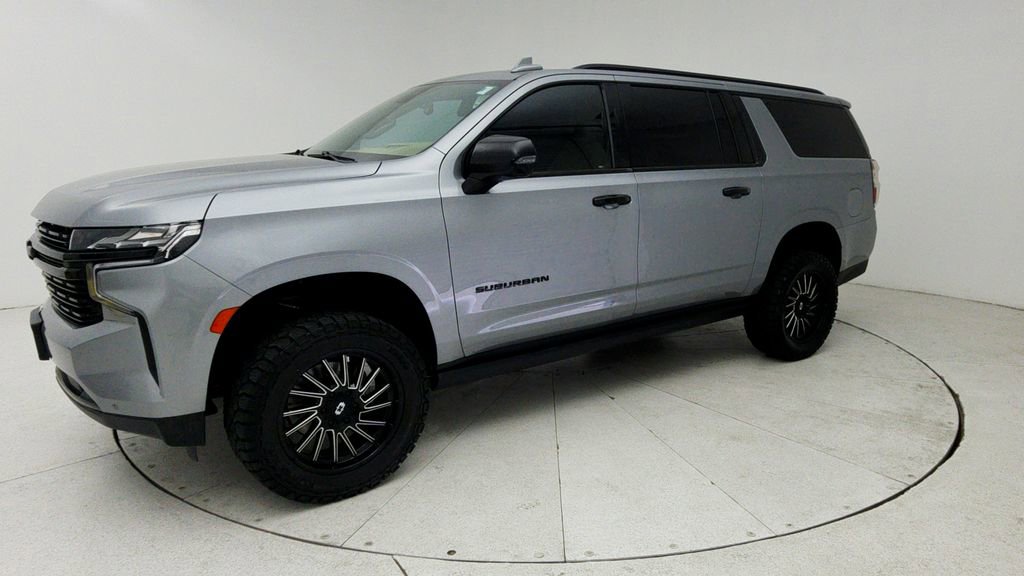 Used 2023 Chevrolet Suburban Premier image 4