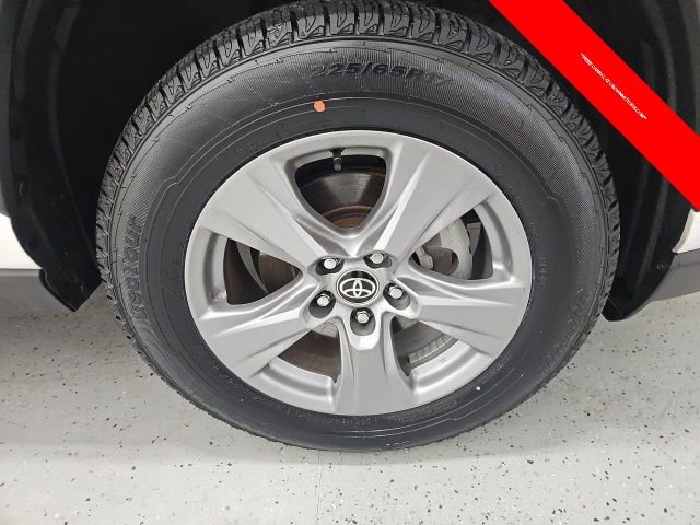 Certified 2022 Toyota RAV4 XLE image 9