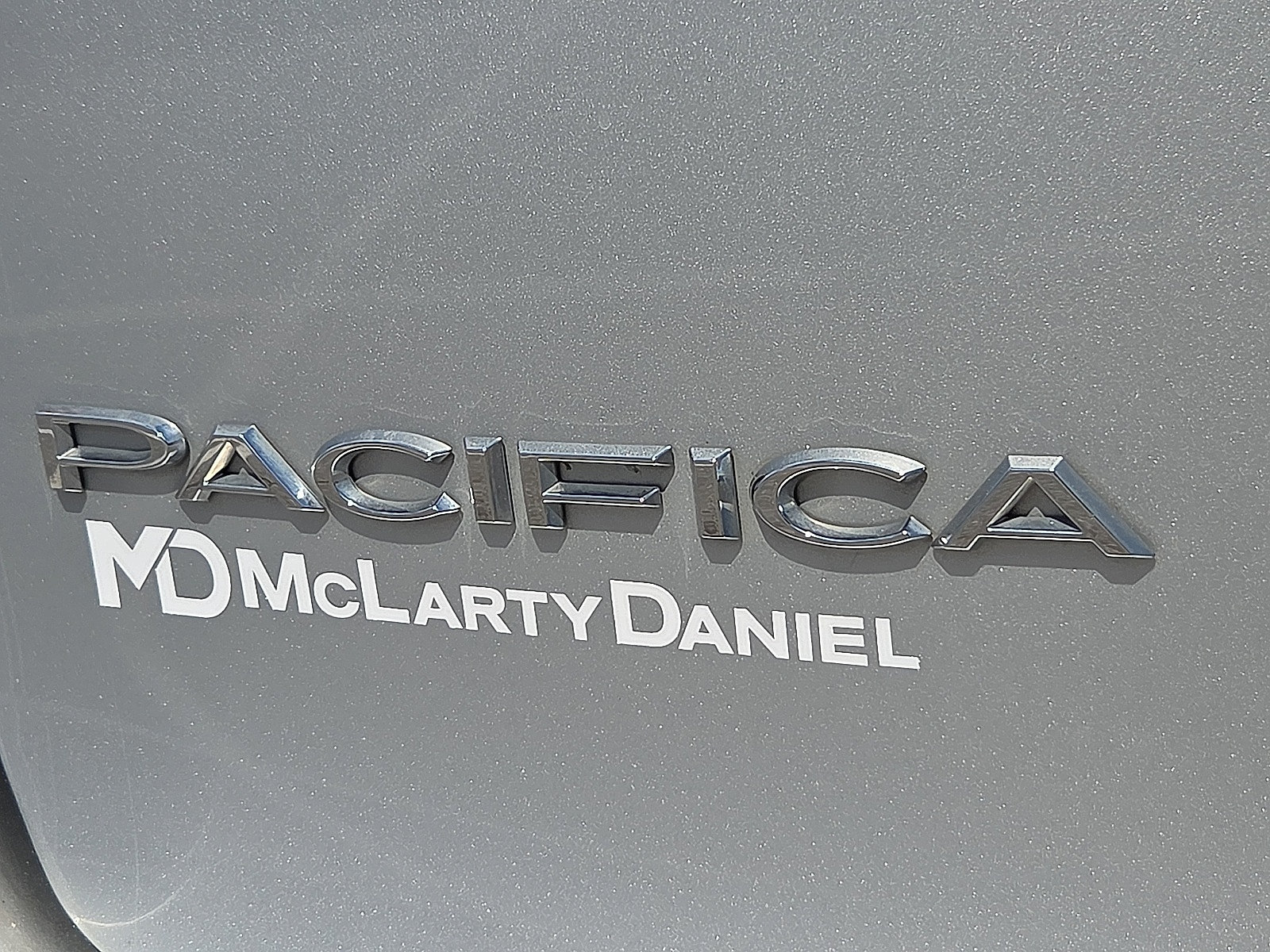 Used 2024 Chrysler Pacifica Touring-L FWD image 9