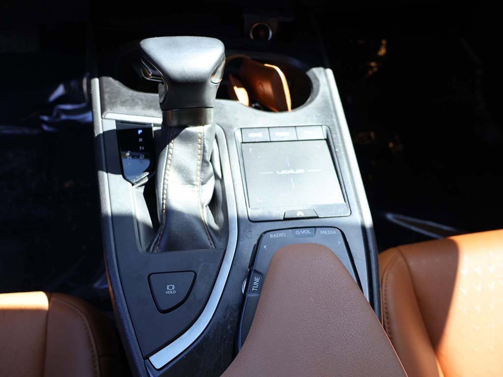 Used 2019 Lexus UX 200 image 55