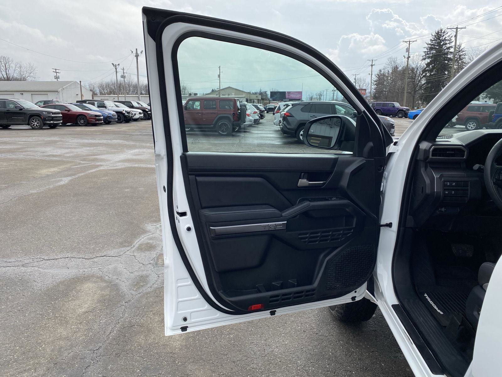 Used 2025 Toyota Tacoma TRD Off-Road image 12