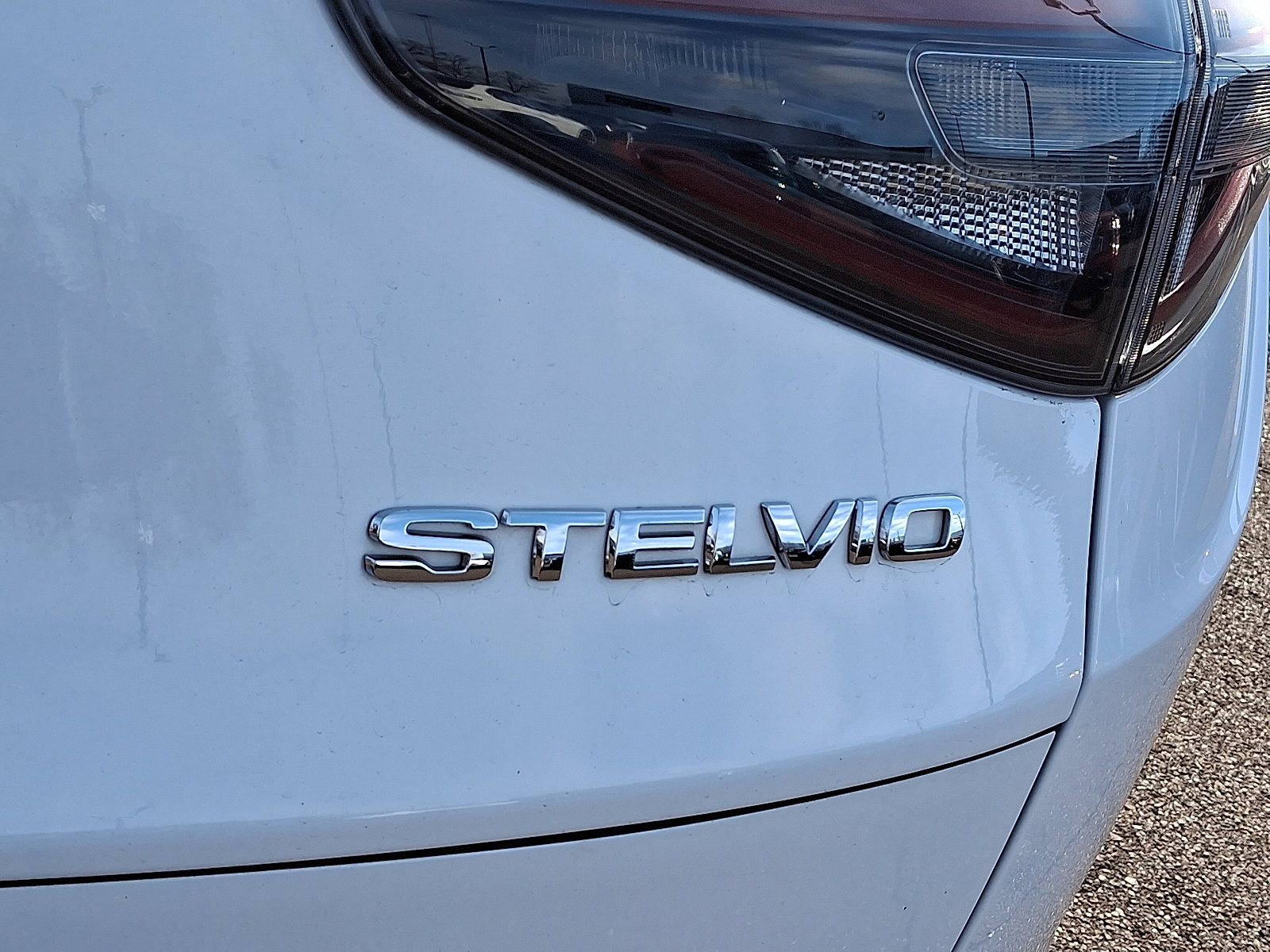 Used 2024 Alfa Romeo Stelvio Ti image 34