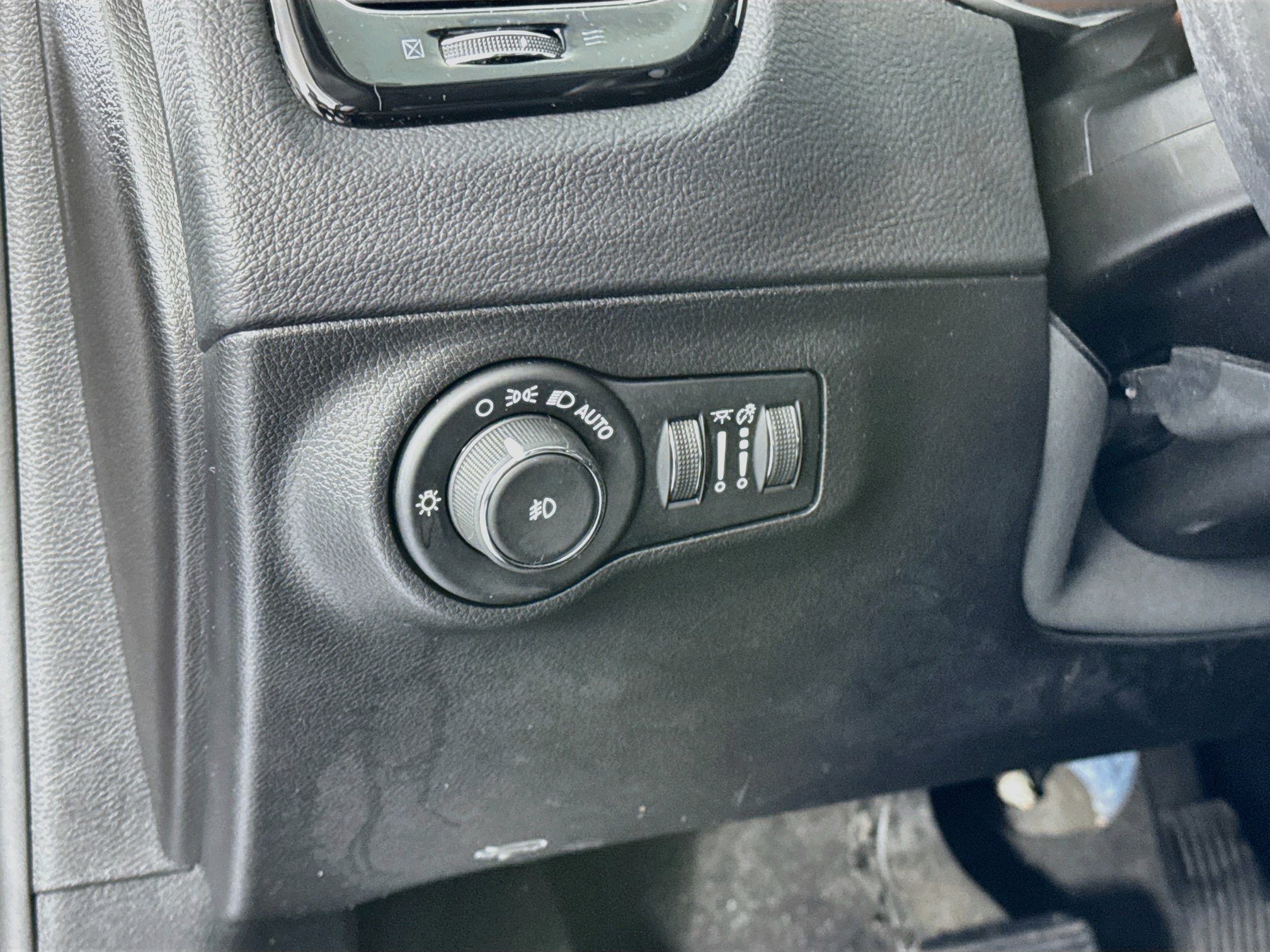 Used 2019 Jeep Compass Limited AWD/4WD image 10