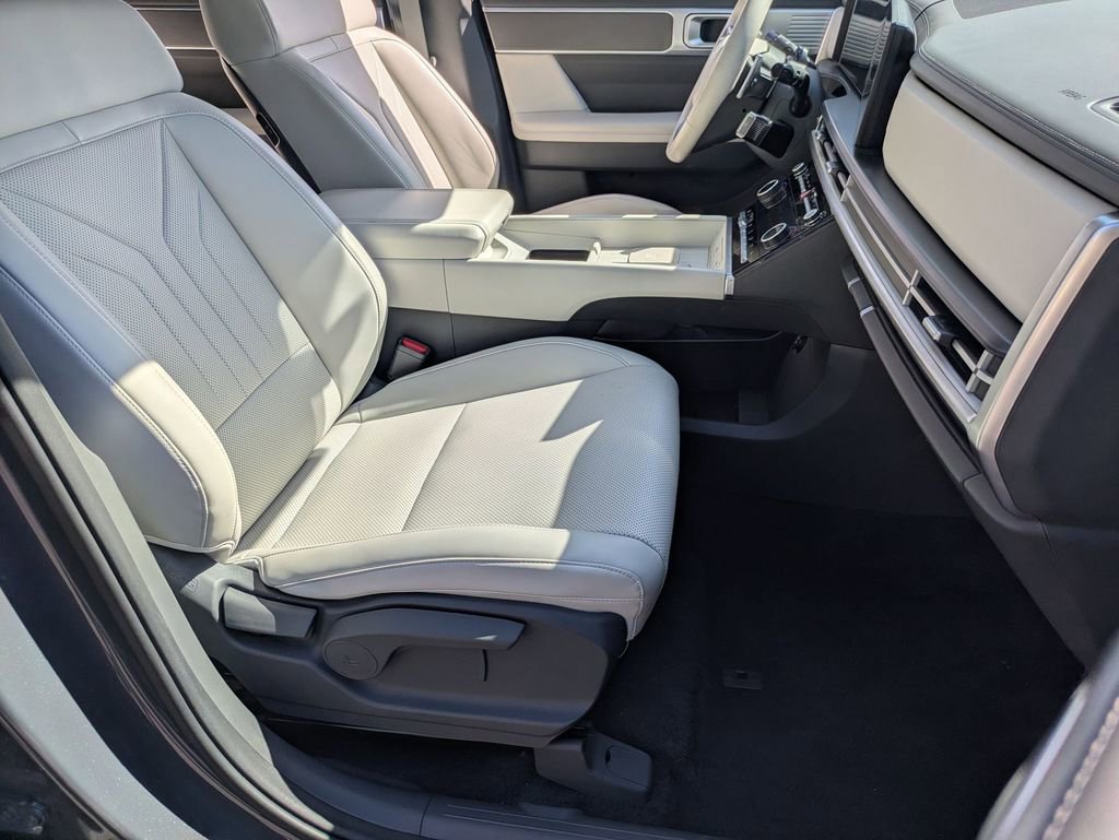 Used 2025 Hyundai Santa Fe SEL image 30