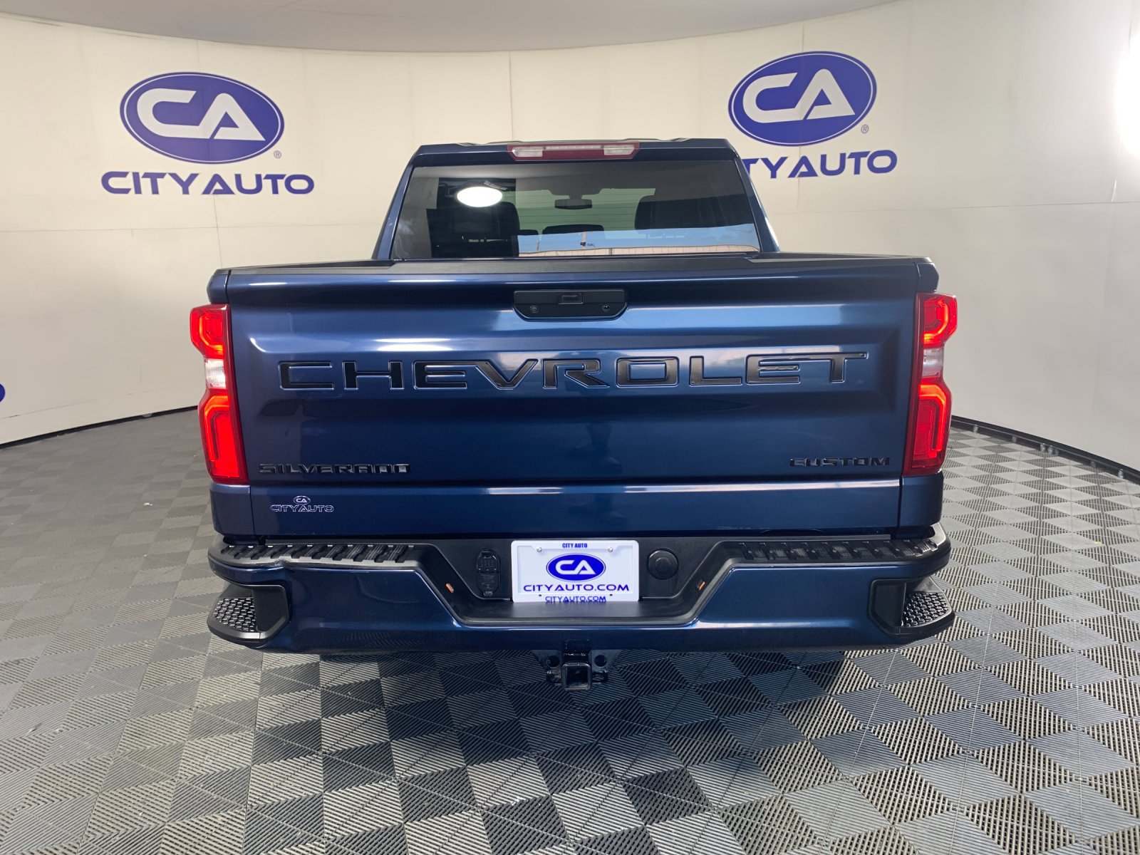 Used 2022 Chevrolet Silverado 1500 Custom w/ LPO, Dark Essentials Package RWD image 4