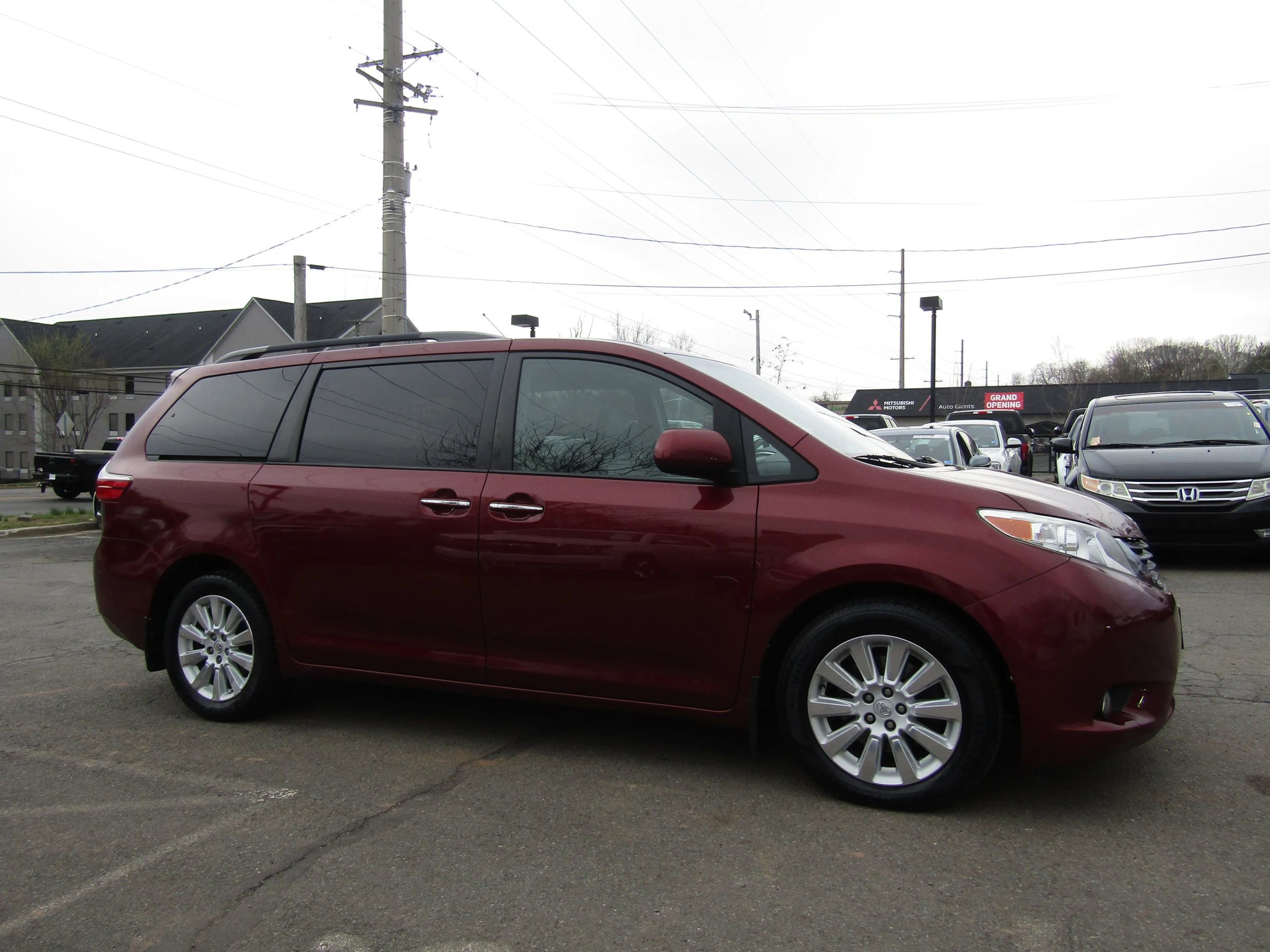 Used 2015 Toyota Sienna XLE w/ XLE Navigation Package image 10