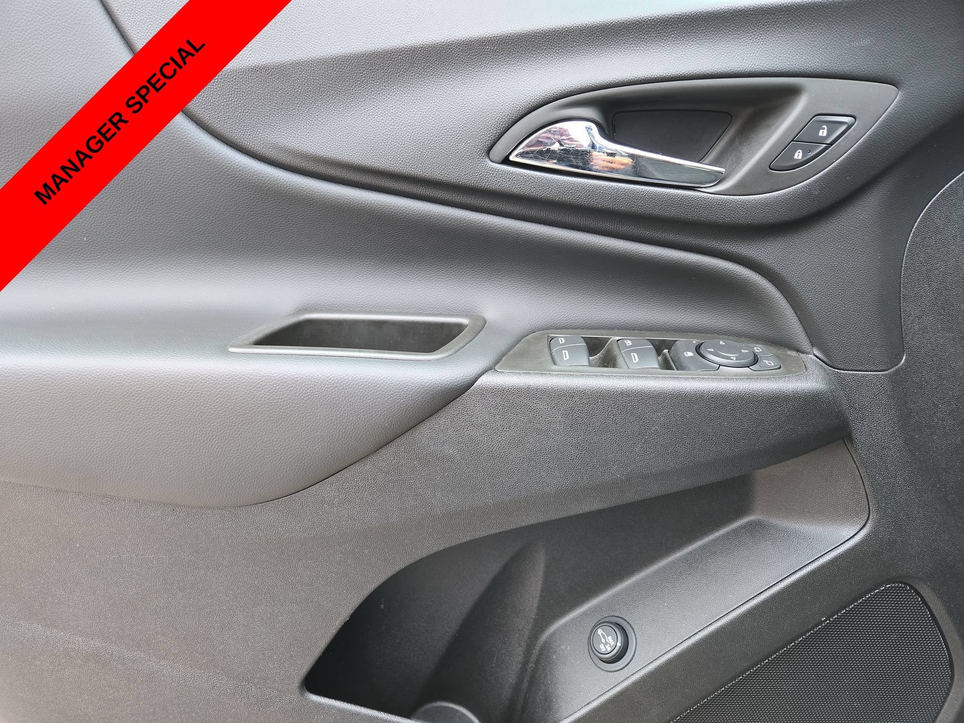 Used 2024 Chevrolet Equinox LT w/ LPO, Floor Liner Package FWD image 15