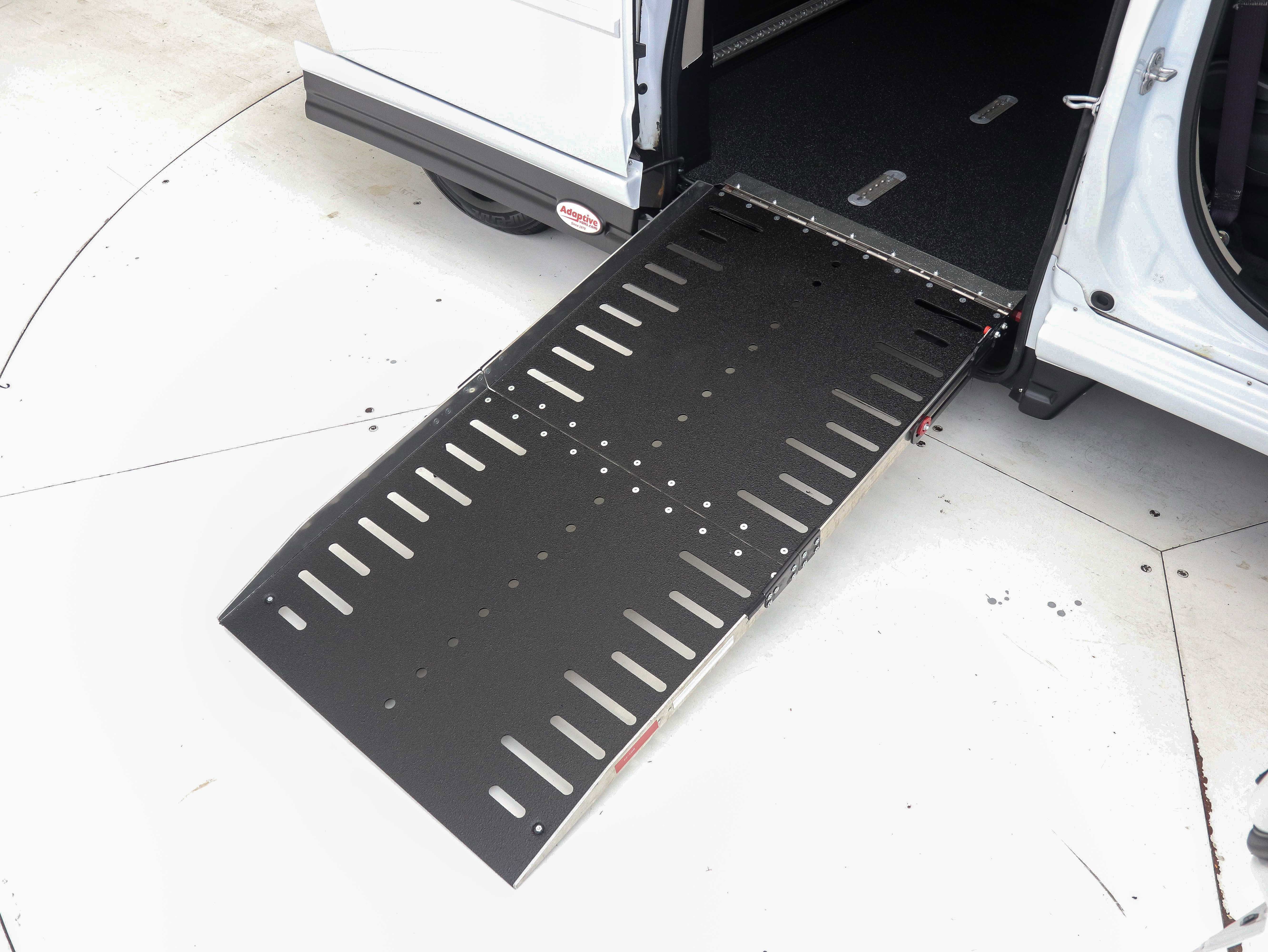 Used 2016 Dodge Grand Caravan SXT w/ UConnect Hands-Free Group image 15