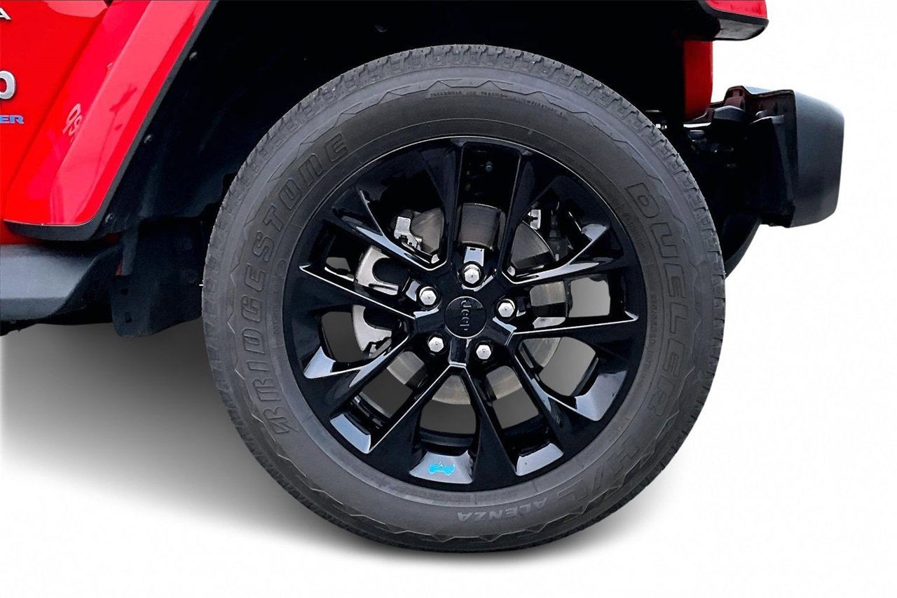 Used 2023 Jeep Wrangler Unlimited Sahara w/ Cold Weather Group image 32