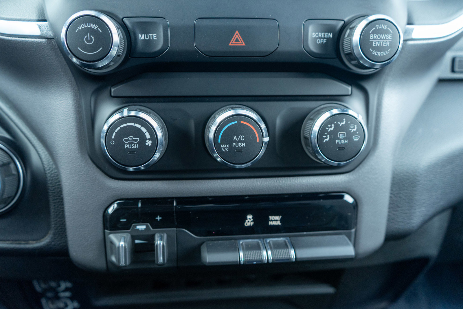Used 2024 RAM 2500 Big Horn AWD/4WD image 19