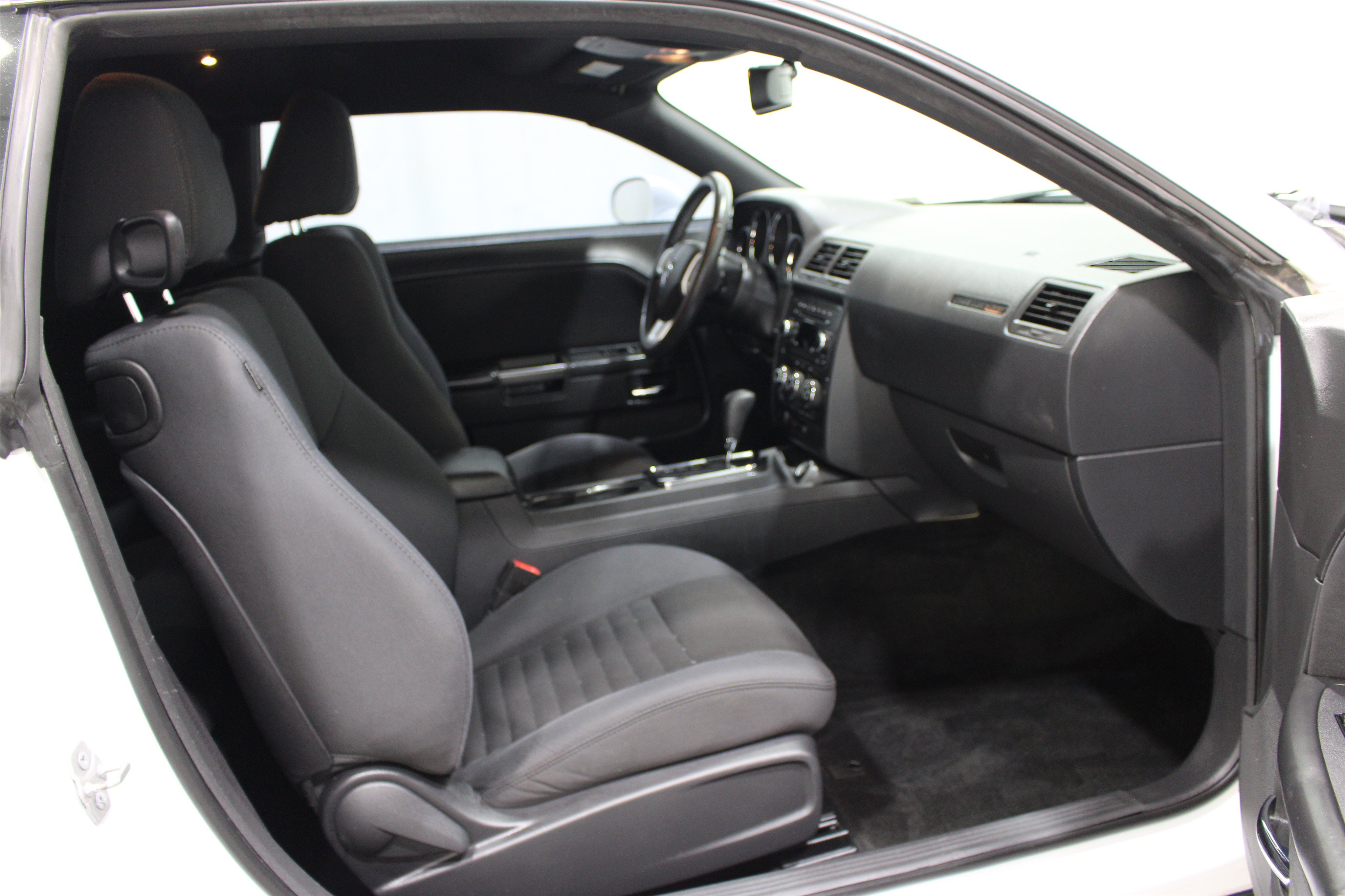 Used 2014 Dodge Challenger SXT RWD image 19