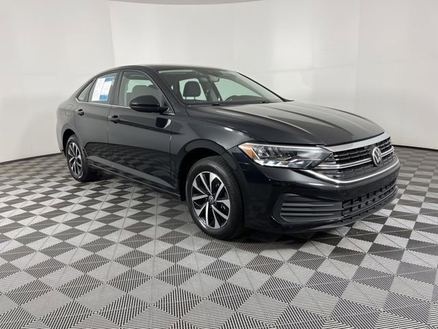 Used 2024 Volkswagen Jetta S image 2