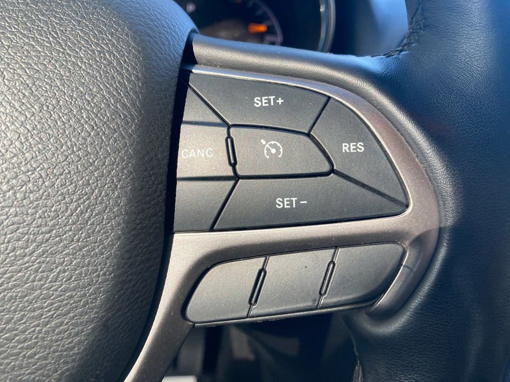 Used 2021 Jeep Grand Cherokee Laredo image 37