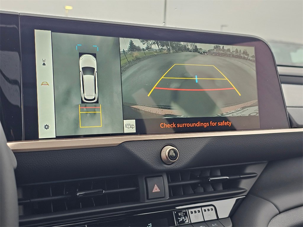 Used 2025 Toyota Crown Signia w/ Advanced Technology Package image 29