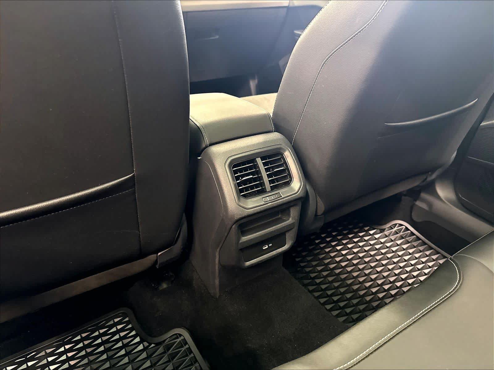 Used 2023 Volkswagen Taos SE w/ Panoramic Sunroof Package FWD image 13