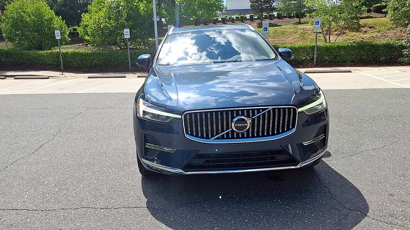 Used 2022 Volvo XC60 B5 Inscription w/ Advanced Package FWD image 7