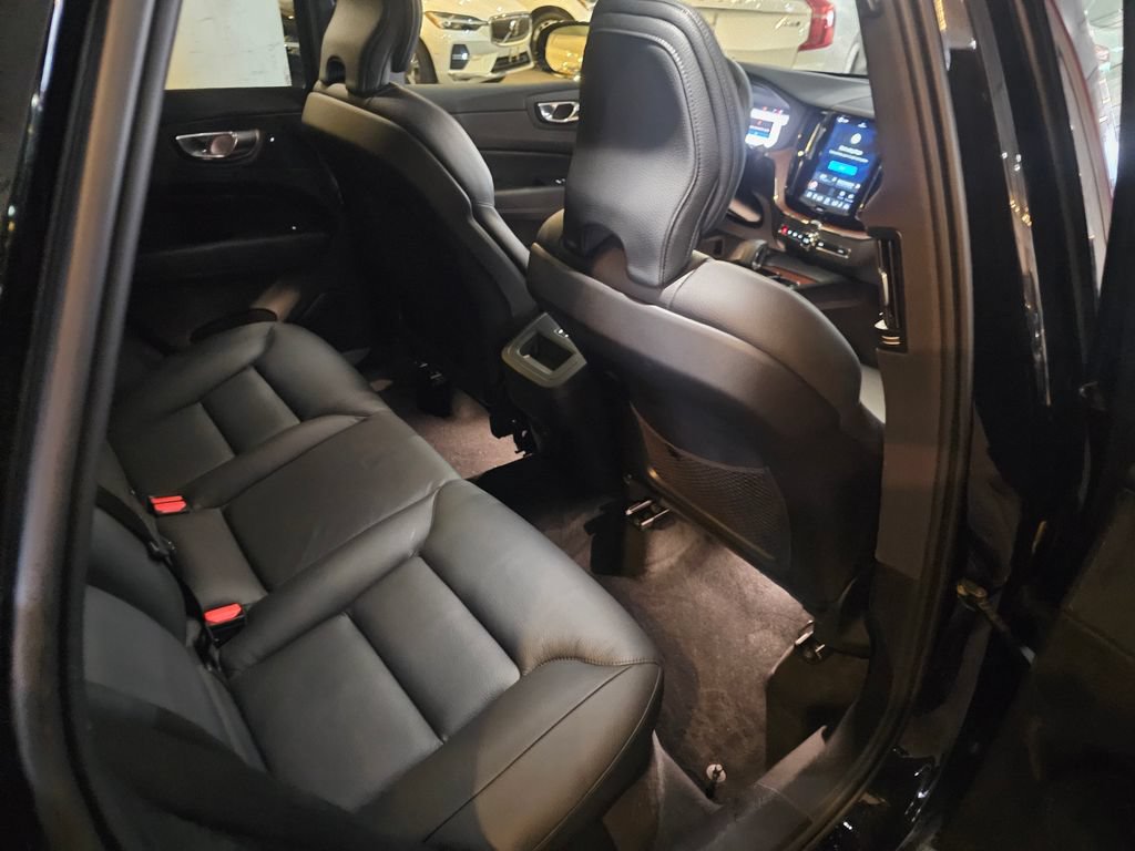 Certified 2023 Volvo XC60 B5 Plus w/ Climate Package AWD/4WD image 8