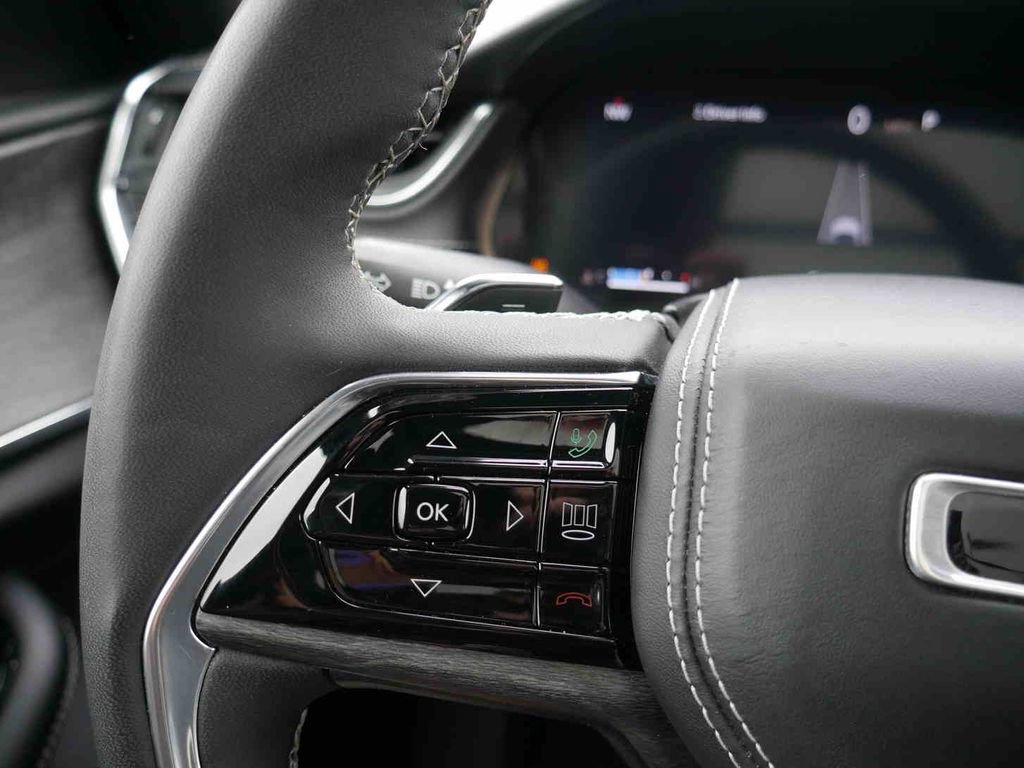 Used 2024 Jeep Grand Cherokee Overland image 40