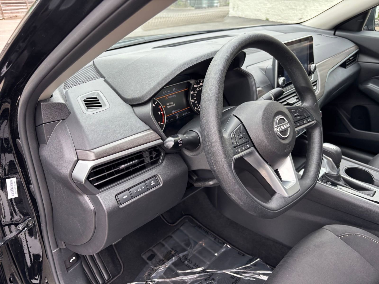 Used 2025 Nissan Altima 2.5 SV FWD image 35