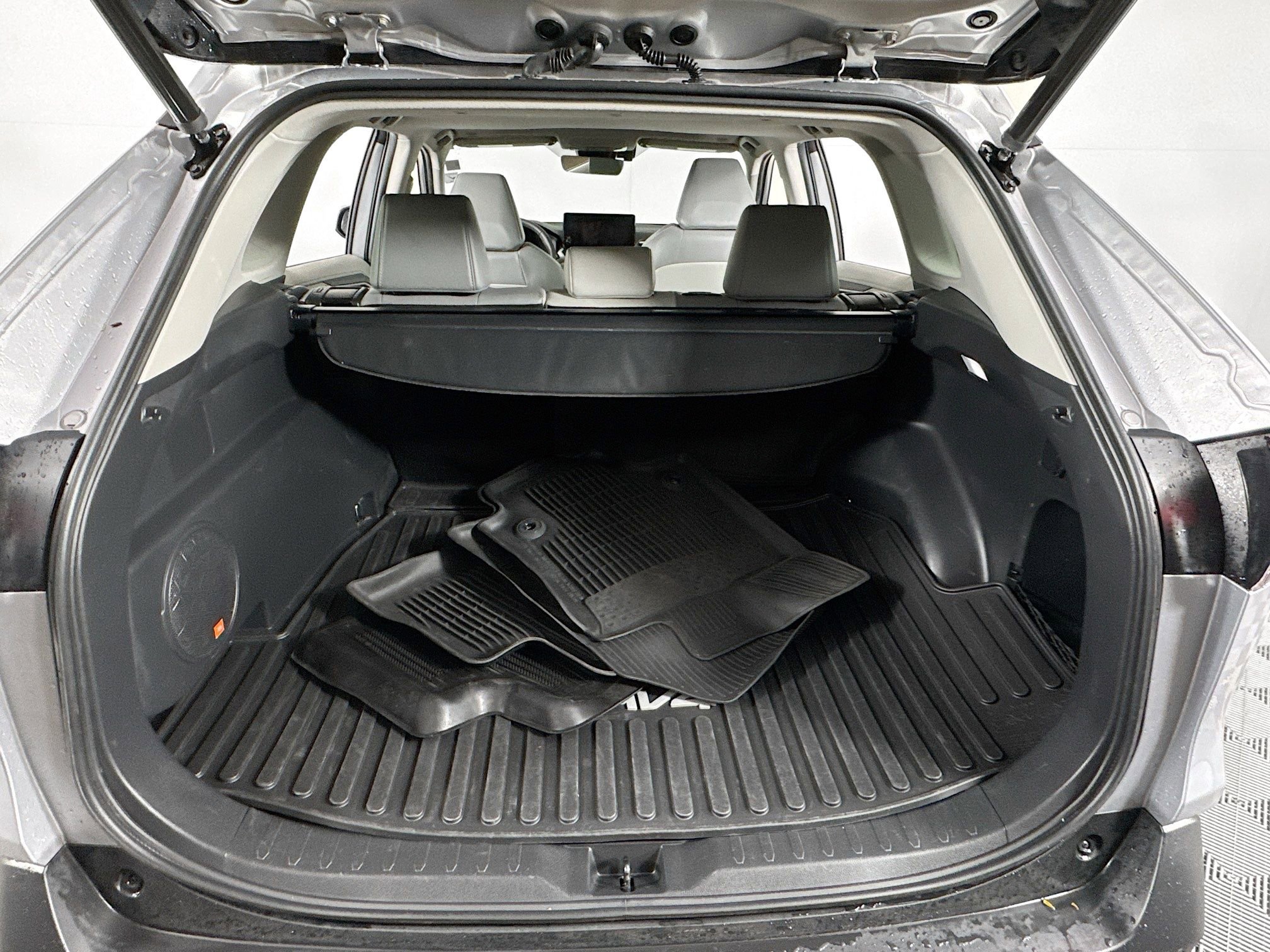 Used 2023 Toyota RAV4 Limited AWD/4WD image 20