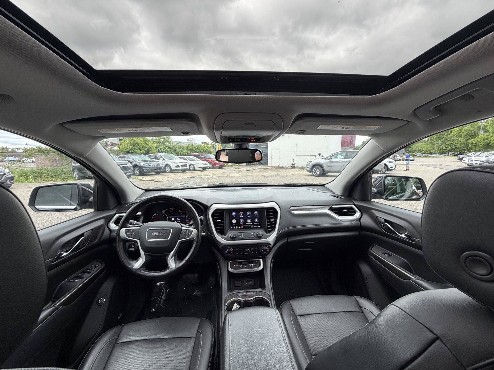 Used 2020 GMC Acadia SLT w/ LPO, Floor Liner Package AWD/4WD image 25