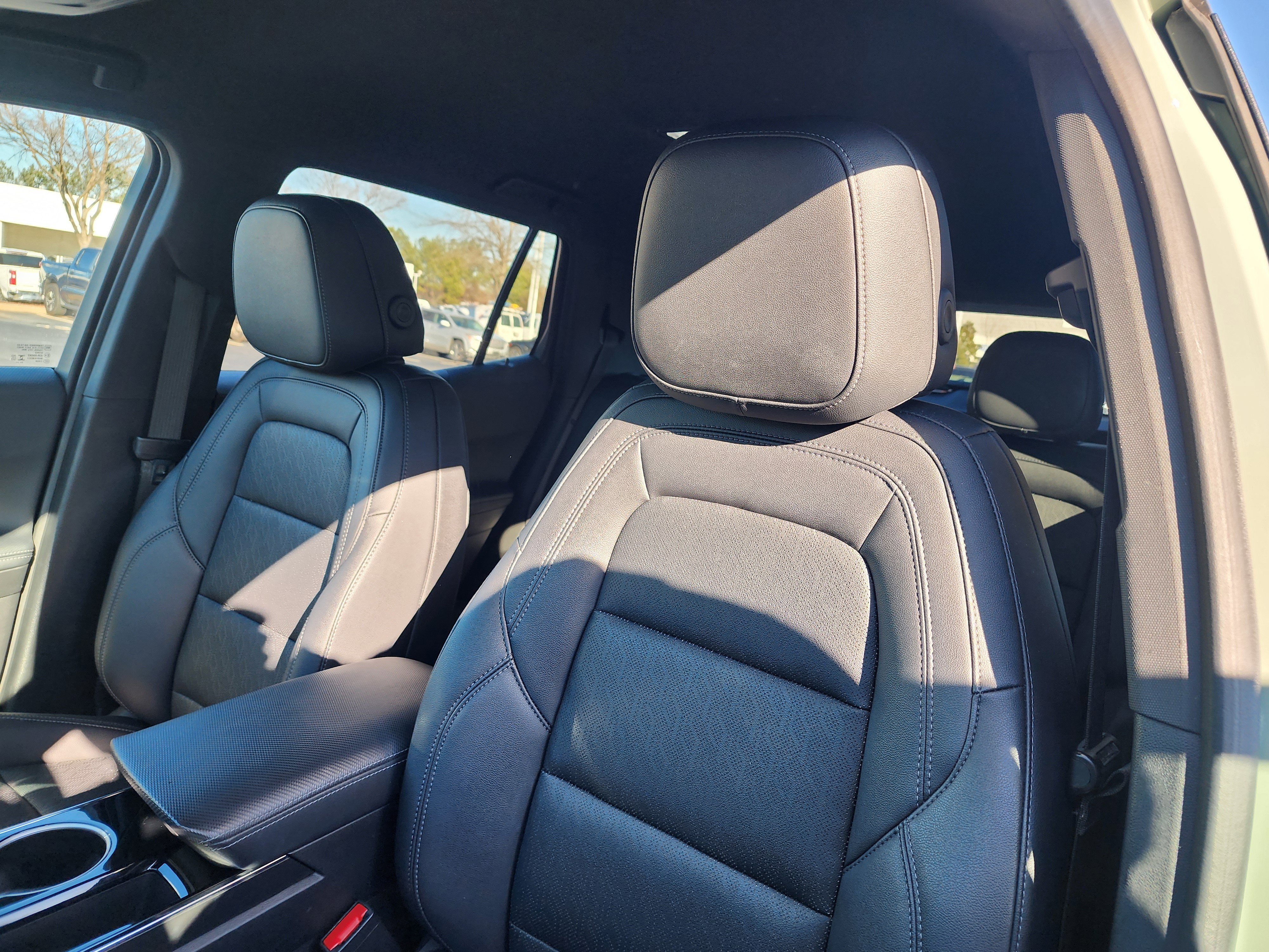 Used 2025 Chevrolet Equinox LT w/ Convenience Package II image 21