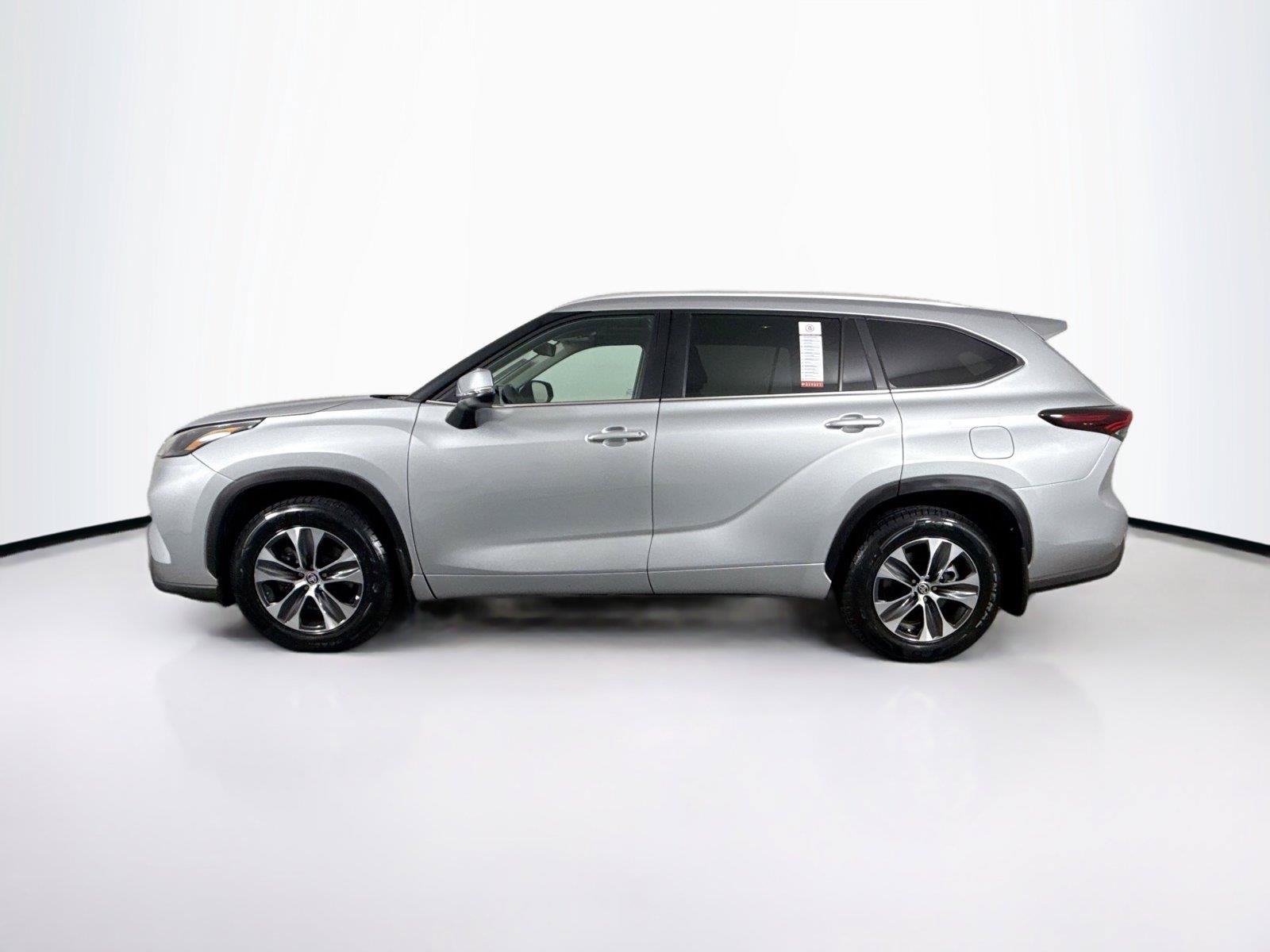Certified 2025 Toyota Highlander XLE AWD/4WD image 14
